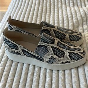 Vince Chic Snakeskin Pattern Slip-On Shoes